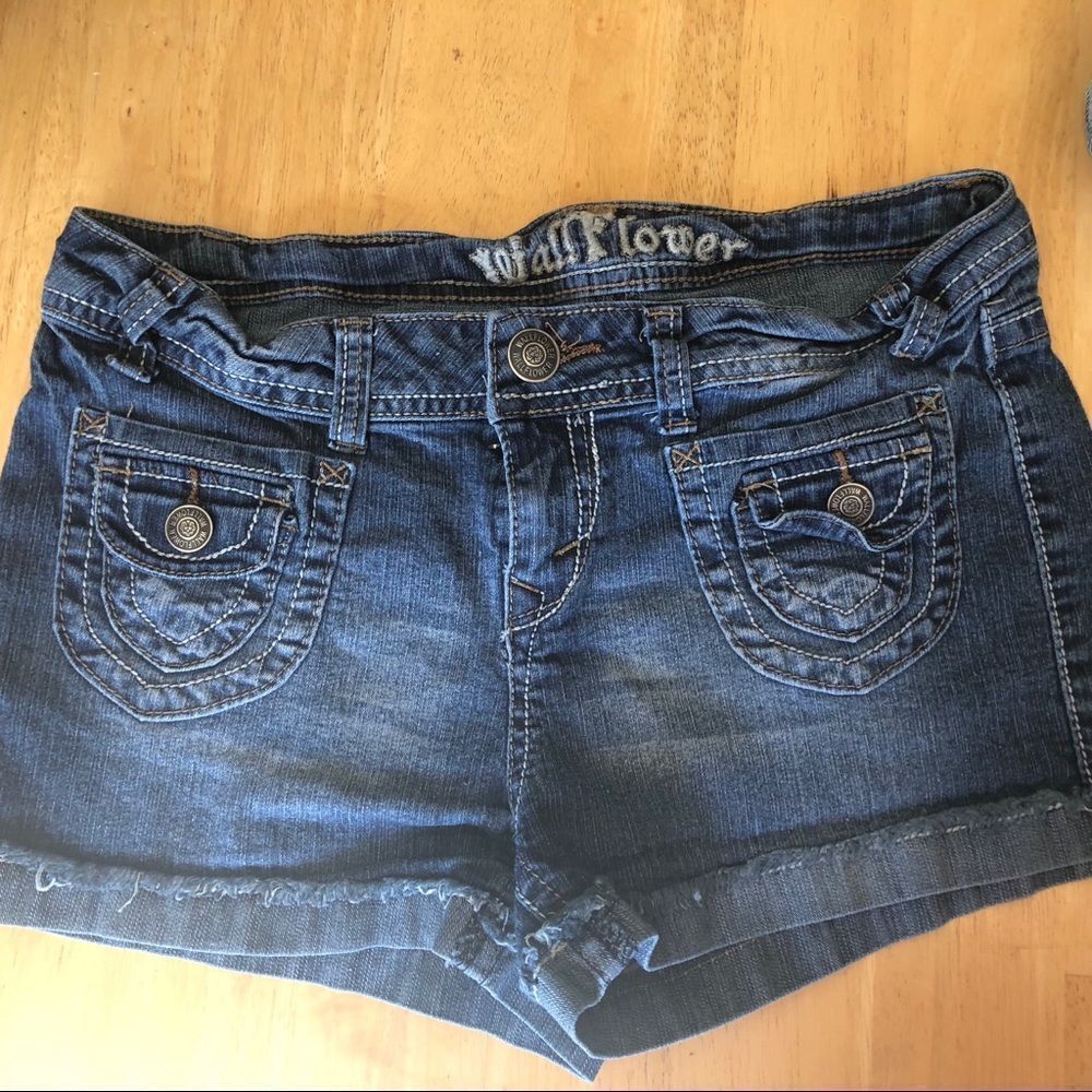 🍒 Wallflower shorts size 7